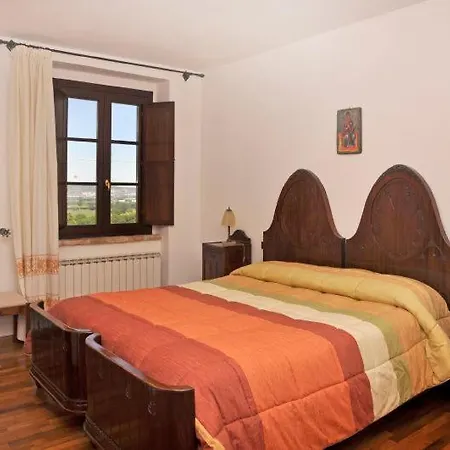 Almone Sleeps 12 Villa Torgiano
